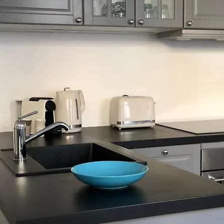 Апартаменты Charming And Modernly Designed 2 Bedroom - Old Town
