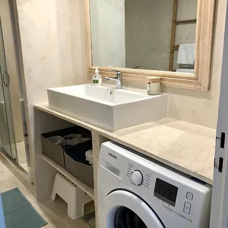 Апартаменты Charming And Modernly Designed 2 Bedroom - Old Town Антиб
