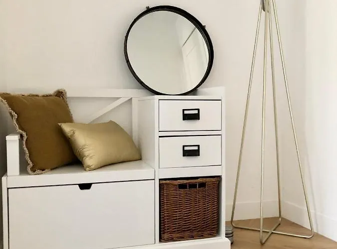 Charming And Modernly Designed 2 Bedroom - Old Town 아파트