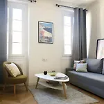 Charming And Modernly Designed 2 Bedroom - Old Town * Antibes