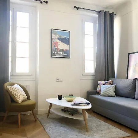 Charming And Modernly Designed 2 Bedroom - Old Town * Antibes